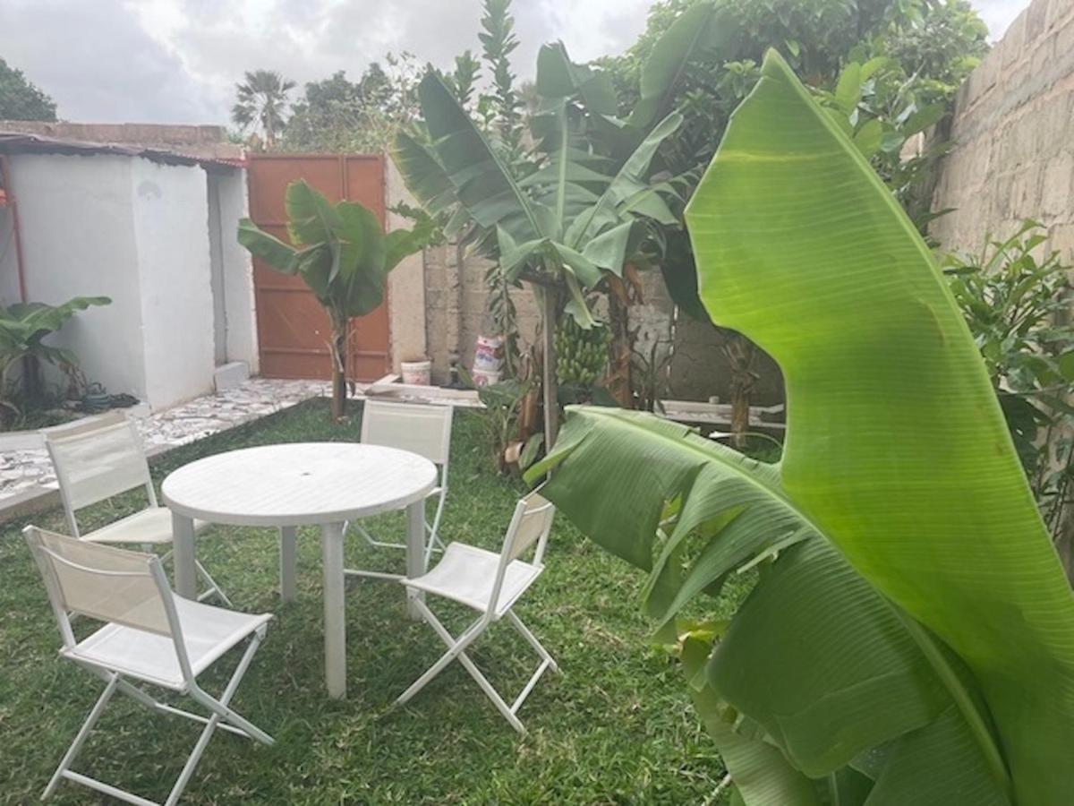 The Compound Bed & Breakfast Bijilo Exterior photo