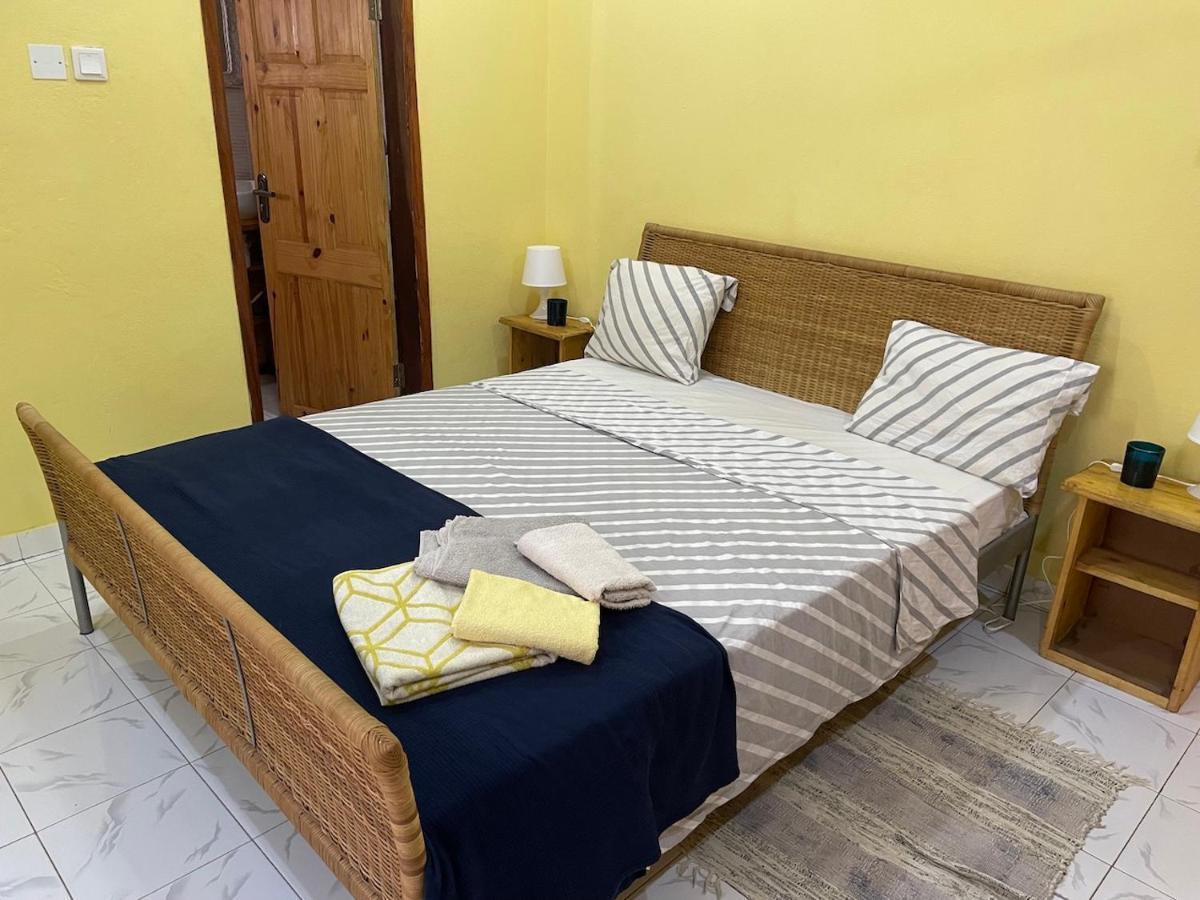 The Compound Bed & Breakfast Bijilo Exterior photo