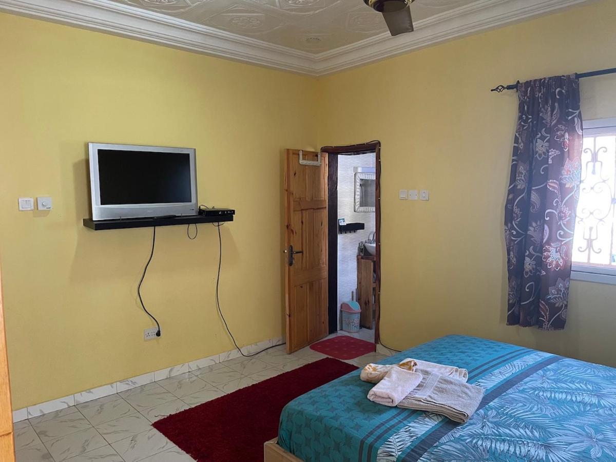 The Compound Bed & Breakfast Bijilo Exterior photo